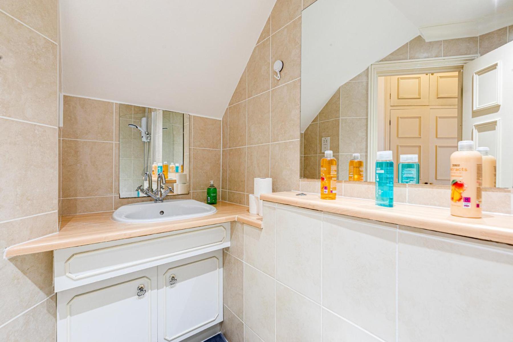 Luxstay2 Earls Court Apartment - Sleeps Up To 8 لندن المظهر الخارجي الصورة