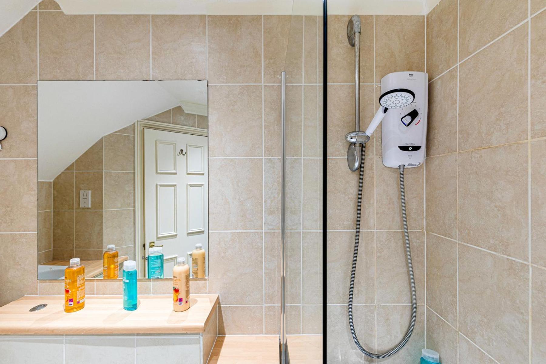 Luxstay2 Earls Court Apartment - Sleeps Up To 8 لندن المظهر الخارجي الصورة