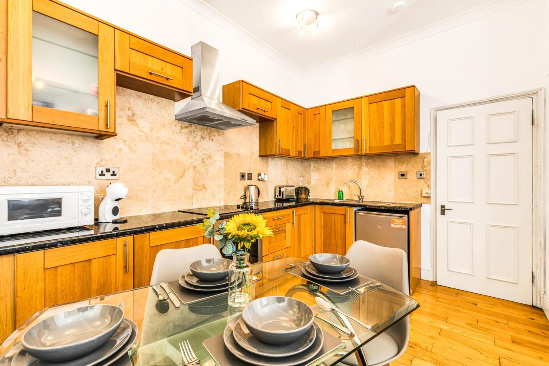 Luxstay2 Earls Court Apartment - Sleeps Up To 8 لندن المظهر الخارجي الصورة